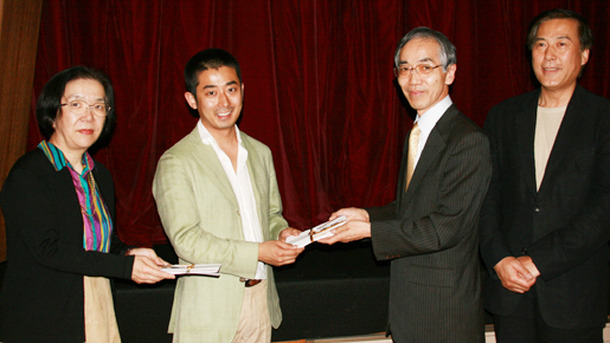 『約束の旅路』贈呈式　岩波ホールにて