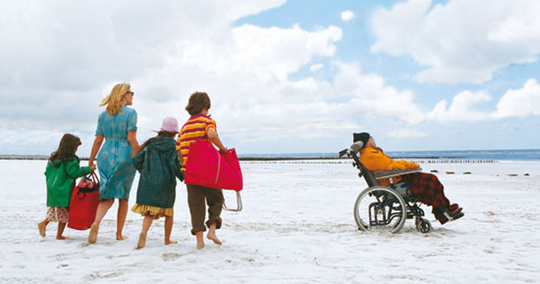 『潜水服は蝶の夢を見る』 (c)- Pathe Renn Production-France 3