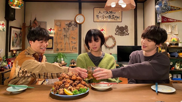 「祈りのカルテ 研修医の謎解き診察記録」第8話（C）NTV