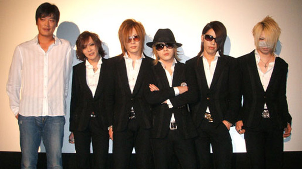 『アパートメント』 -(C)IM Pictures　初日舞台挨拶に立ったアン・ビョンギとthe GazettE