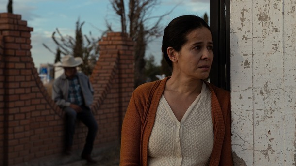 『母の聖戦』© MENUETTO FILM, ONE FOR THE ROAD,LES FILMS DU FLEUVE, MOBRA FILMS,TEOREMA All rights Reserved.