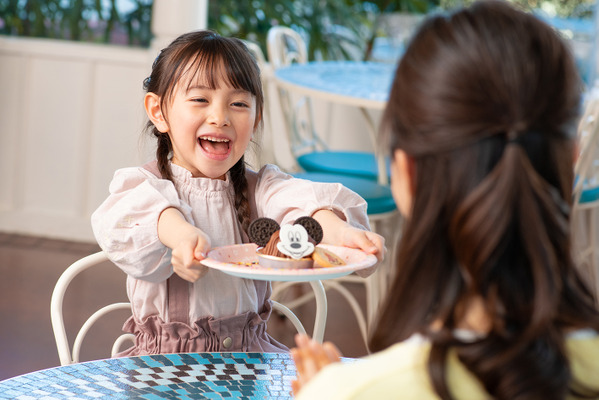 リトルパティシエ・ミッキーマウスデザート￥1,000 As to Disney artwork, logos and properties： (C) Disney