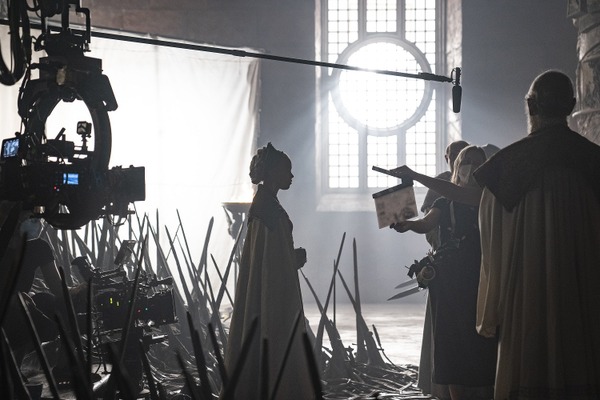 「ハウス・オブ・ザ・ドラゴン<シーズン1>」鉄の玉座メイキング　House of the Dragon © 2022 Home Box Office, Inc. All rights reserved. HBO® and related channels and servicemarks are the property of Home Box Office, Inc. © 2022 Warner Bros. Entertainment Inc. All rights reserved.
