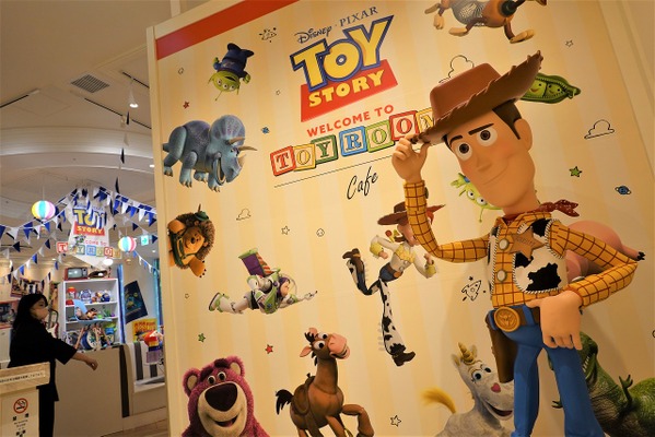 おもちゃの部屋へようこそ！「トイ・ストーリー」スペシャルカフェが東京・大阪・名古屋の三大都市に期間限定オープン