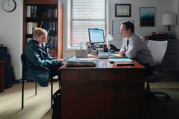 『アシスタント』　©2019LuminaryProductions,LLC.AllRightsReserved.