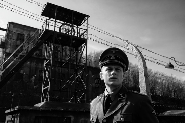 『アウシュヴィッツの生還者』© 2022 HEAVYWEIGHT HOLDINGS, LLC. ALL RIGHTS RESERVED.