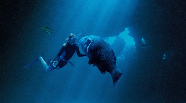 『ブルーバック あの海を見ていた』©2022 ARENAMEDIA PTY LTD, SCREENWEST (AUSTRALIA) LTD AND SCREEN AUSTRALIA