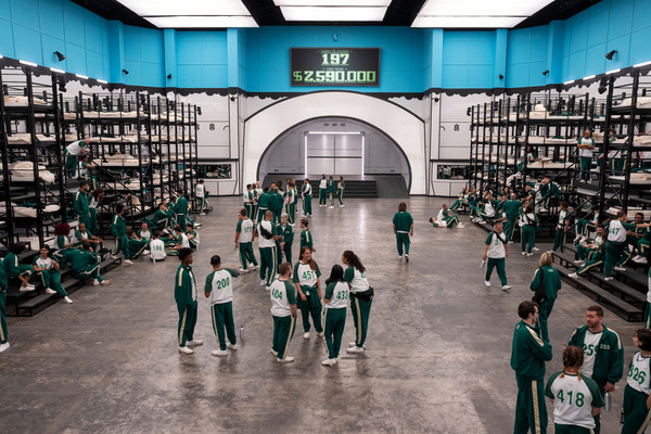 「イカゲーム：ザ・チャレンジ」© 2023 Netflix, Inc.