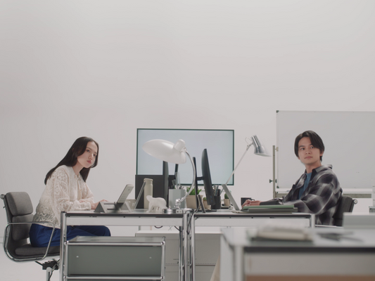 「niko and ...」2024春夏 BRAND MOVIE「であうにあう編集部」第1話「特集を作る」