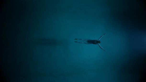 『ナイトスイム』© 2023 Universal Studios. All Rights Reserved.