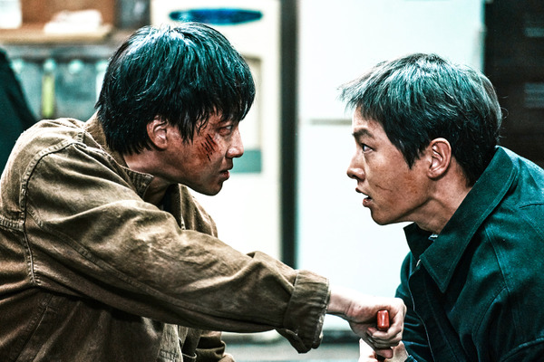 『このろくでもない世界で』© 2023 PLUS M ENTERTAINMENT, SANAI PICTURES, HiSTORY ALL RIGHTS RESERVED.