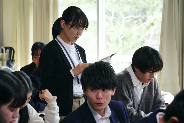 『先生の白い噓』©2024「先生の白い嘘」製作委員会　©鳥飼茜／講談社