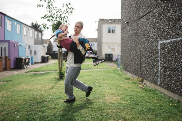 『SCRAPPER／スクラッパー』© Scrapper Films Limited, British Broadcasting Corporation and the The British Film Institute 2022