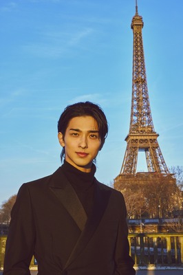 「横浜流星2025年カレンダー」（C）KADOKAWA