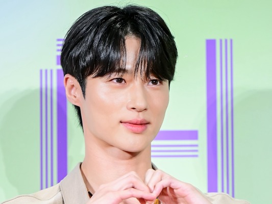 最旬俳優ビョン・ウソク、韓国から日本ファンミーティングに駆け付けたゲストとは!?「ソンジェは永遠」