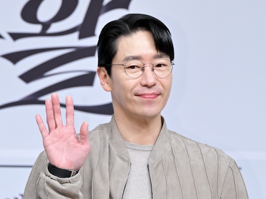 『ペントハウス』俳優オム・ギジュン、一般人女性と12月22日に挙式へ！新婚旅行は“先送り”