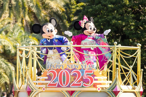ミッキー＆ミニーが和服姿で新年のごあいさつ！お正月のスペシャルイベント盛大に開幕