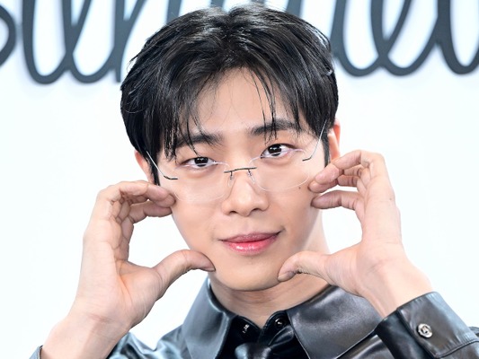 “最旬俳優” チュ・ヨンウ、『愛の不時着』監督の新作に出演か「前向きに検討中」