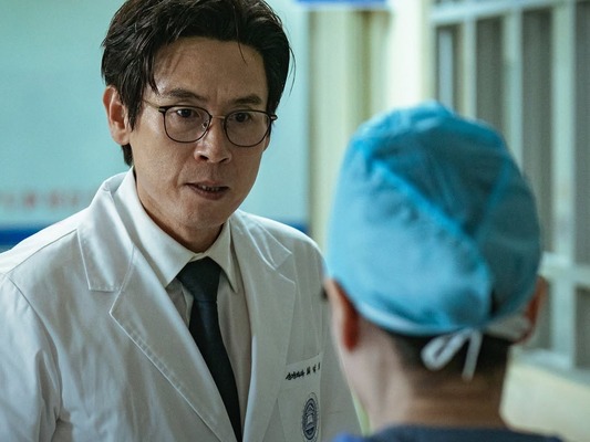 Disney+配信『ハイパーナイフ 闇の天才外科医』でソル・ギョングの演技が刺さる理由