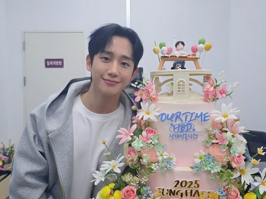 俳優チョン・ヘイン、“約4時間半”のアンコールファンミが大盛況！「いつもいてくれてありがとう」