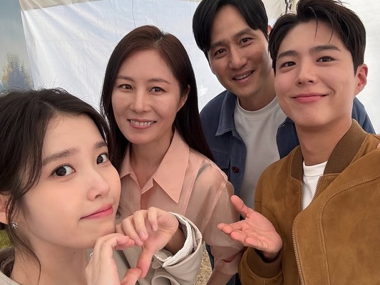 「まだまだ余韻に…」パク・ボゴムが『おつかれさま』最終回のオフショット公開！【PHOTO】