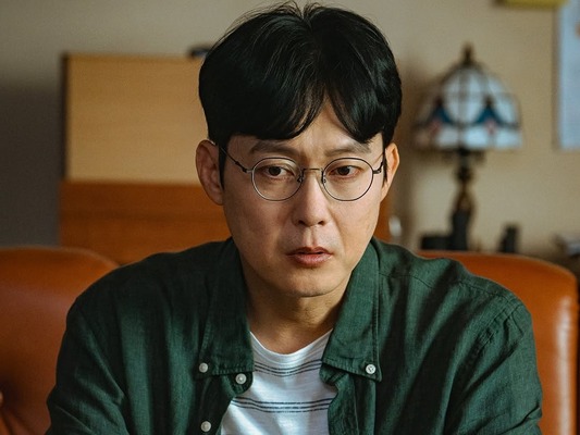 『ハイパーナイフ』俳優パク・ビョンウン、その無害な魅力に癒される…！“唯一の癒し”