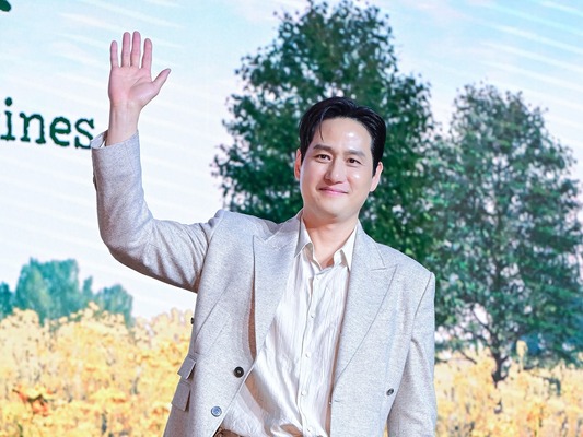 これがパク・ヘジュン⁉『おつかれさま』で朴訥な男を演じた彼の対極的な役に身震いする