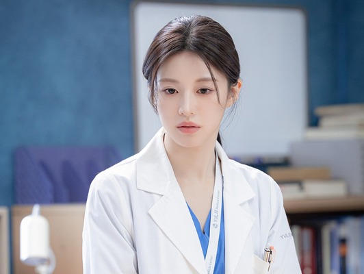 女優コ・ユンジョン、代表キャラ更新の予告！Netflix『いつかは賢いレジデント生活』で魅力発揮