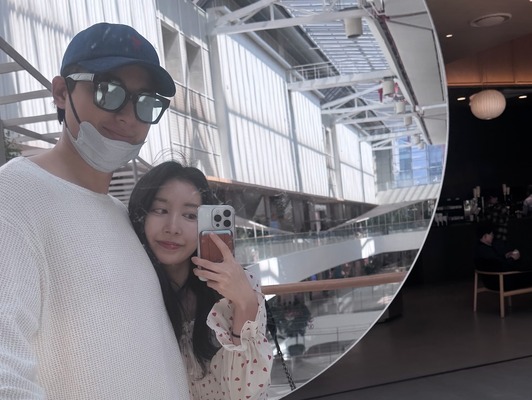 “推し”だった韓国スターと結婚した日本人女性、「久しぶりのデート」で幸せオーラ全開！【PHOTO】