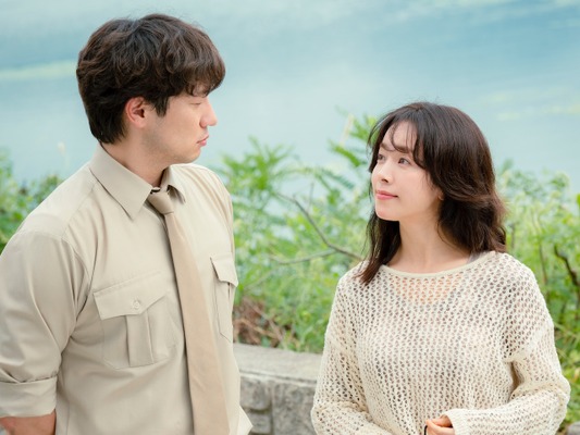 “謎の女性” ハン・ジミンが強烈な初登場！Netflix新作『君は天国でも美しい』の“キープレイヤー”に