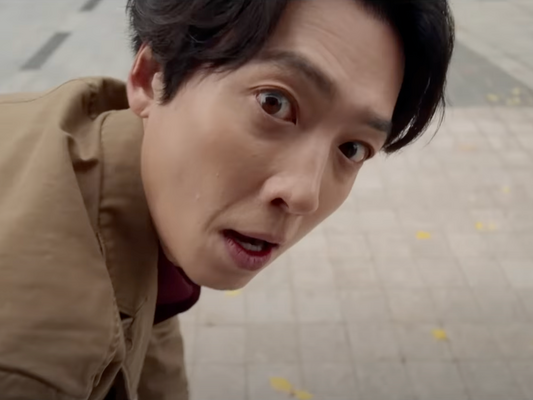 チョン・ギョンホ、世界で唯一の“幽霊が見える”労務士に？新ドラマ『労務士のノ・ムジン』第1次ティザー公開