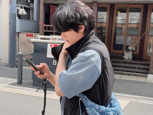 チェ・ジョンヒョプ、日本で撮られた自然体の姿…“以前と同じ場所”に出没！「飛んでいきたい」【PHOTO】