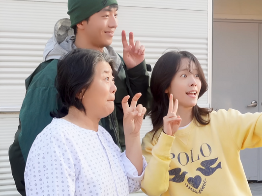 ナム・ジュヒョク、除隊8カ月ぶりにカメラに映った！『君は天国でも美しい』現場にサプライズ訪問