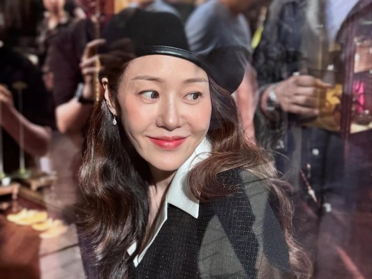 『善徳女王』女優コ・ヒョンジョン、“死亡説”を吹き飛ばすエレガントな近況「美しくて見惚れた」【PHOTO】