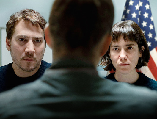 『入国審査』© 2022 ZABRISKIE FILMS SL, BASQUE FILM SERVICES SL, SYGNATIA SL, UPON ENTRY AIE