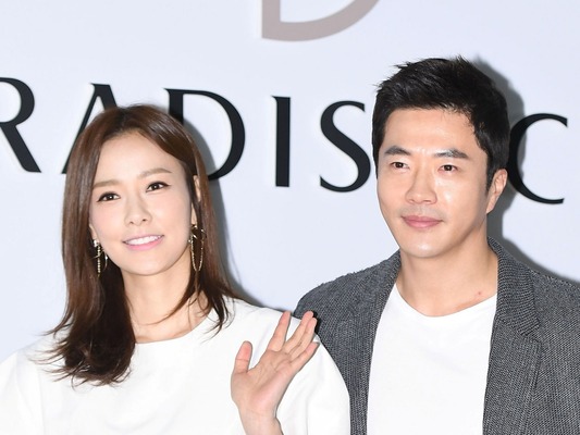 付き合いたて？“結婚17年目” クォン・サンウ♡ソン・テヨン夫婦、変わらぬ美しさと甘さに反響【PHOTO】