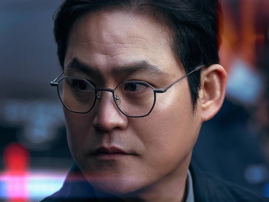 『ナインパズル』で魅せるサスペンスの核心、キム・ソンギュンが操る疑惑の存在感