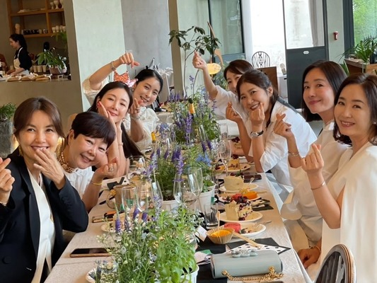 チェ・ジウの50歳の誕生日に“芸能界の親友たち”が集結！輝かしい30年来の友情【PHOTO】