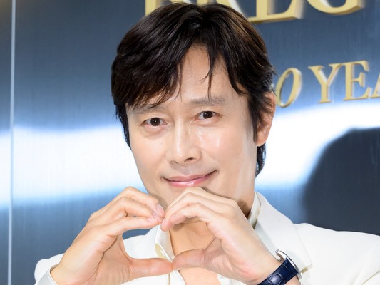 ファンへの神対応で株が“爆上がり”！イ・ビョンホン、『イカゲーム3』公開直前に注目度MAX