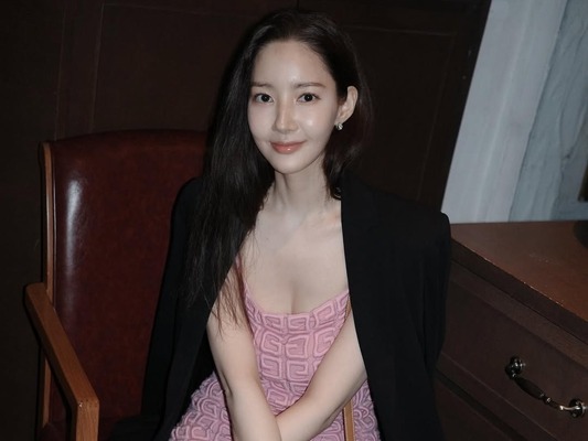 『私の夫と結婚して』本家女優パク・ミニョン、気品漂うドレス姿にため息「白雪姫そのもの」【PHOTO】