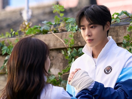 『巫女と彦星』で見せた圧巻の二重人格、チュ・ヨンウが1人2役で魅せるギャップに注目