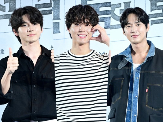 パク・ボゴム、パク・ソンフンら集結！映画『全知的な読者の視点から』VIP試写会の様子【独占写真】