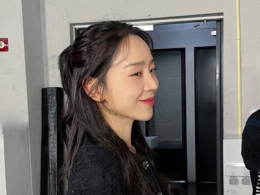 『哲仁王后』女優シン・ヘソン、久しぶりの投稿で端正なビジュアルを披露！【PHOTO】