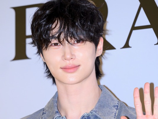 俳優ビョン・ウソク、『2025 K WORLD DREAM AWARDS』のプレゼンターに抜擢！U-NEXTで生中継