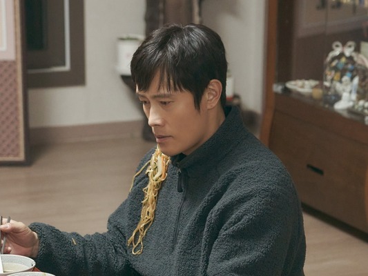 イ・ビョンホンが新作映画で魅せた絶望と再生の物語、失って初めて気づく人生の意味