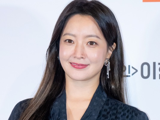 『シンイ―信義―』女優キム・ヒソンに市場で遭遇…美しすぎる姿に通行人も思わず「人形みたい」