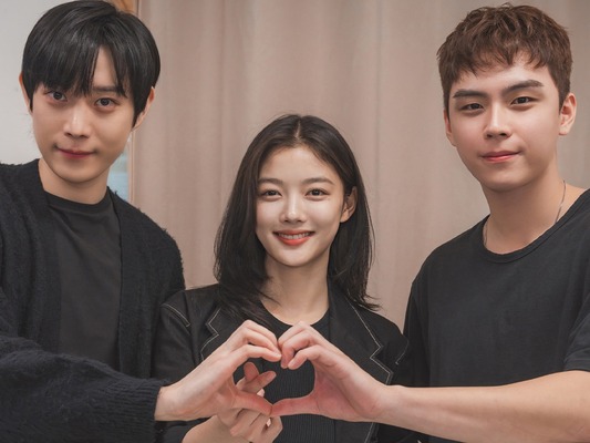 『トンイ』名子役キム・ユジョンが描く破滅的な愛…新ドラマ『親愛なるX』台本読み現場の様子！