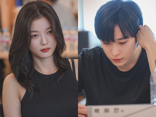 キム・ユジョンが“女優”を演じる新ドラマ『親愛なるX』の台本読み合わせの様子。実写化の真骨頂に期待大！