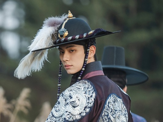 “暴君”役で開花する大人の色気…イ・チェミン、新ドラマ『暴君のシェフ』で新境地へ