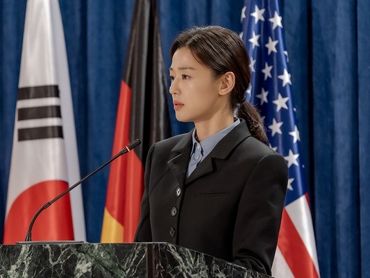 Disney+新作『北極星』主演のチョン・ジヒョン、“国連大使役”で新境地を予告！【PHOTO】